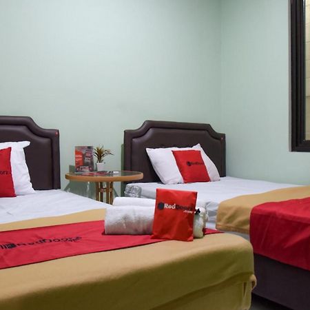 Reddoorz Syariah Near Dbl Arena 2 Hotel Surabaya Eksteriør billede