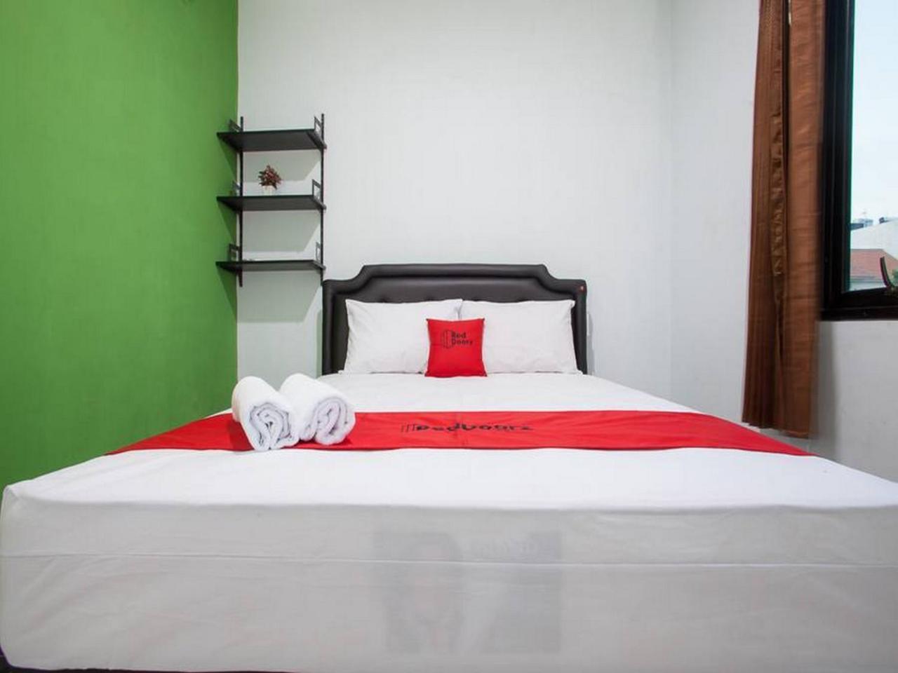 Reddoorz Syariah Near Dbl Arena 2 Hotel Surabaya Eksteriør billede