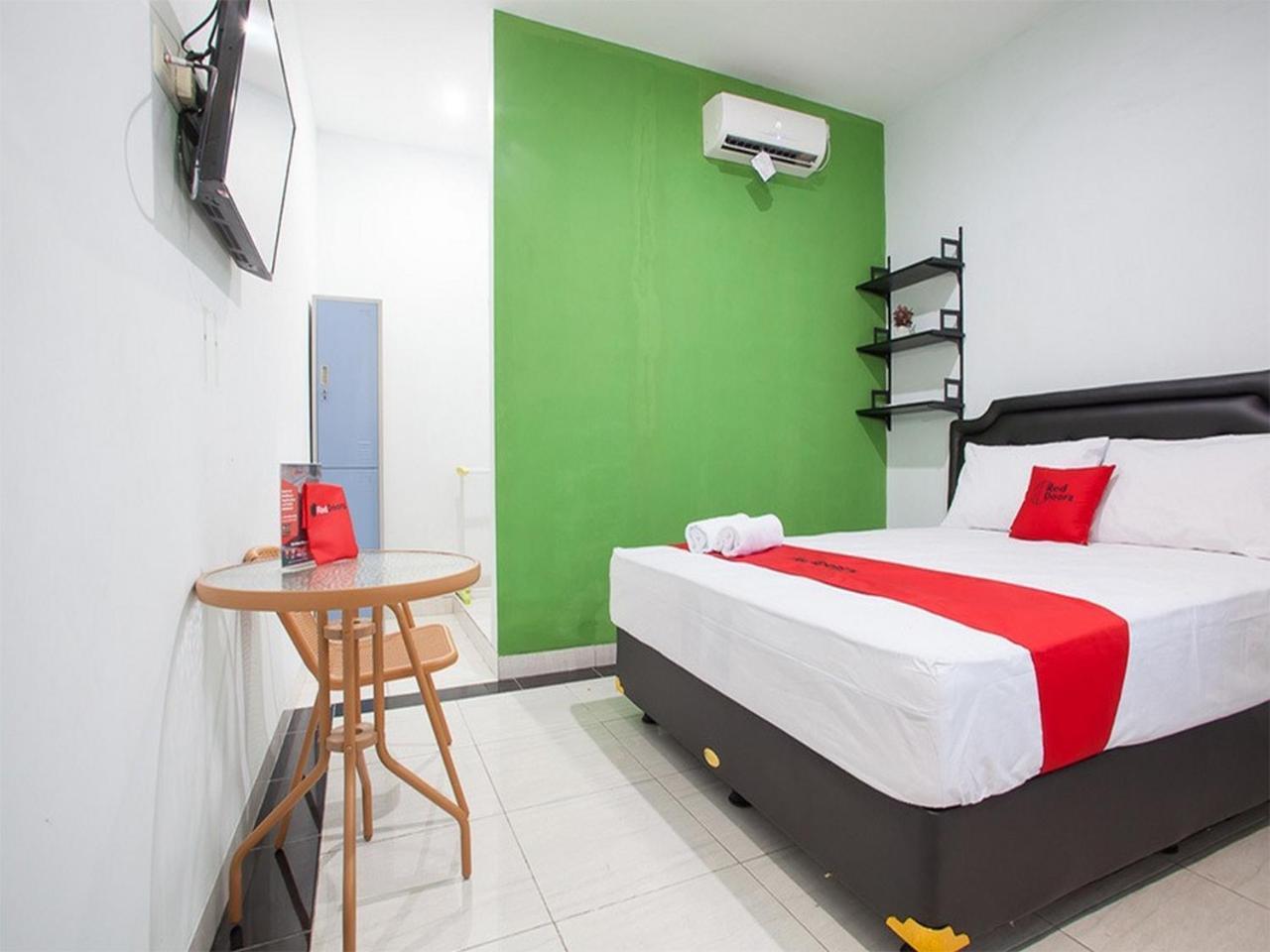 Reddoorz Syariah Near Dbl Arena 2 Hotel Surabaya Eksteriør billede