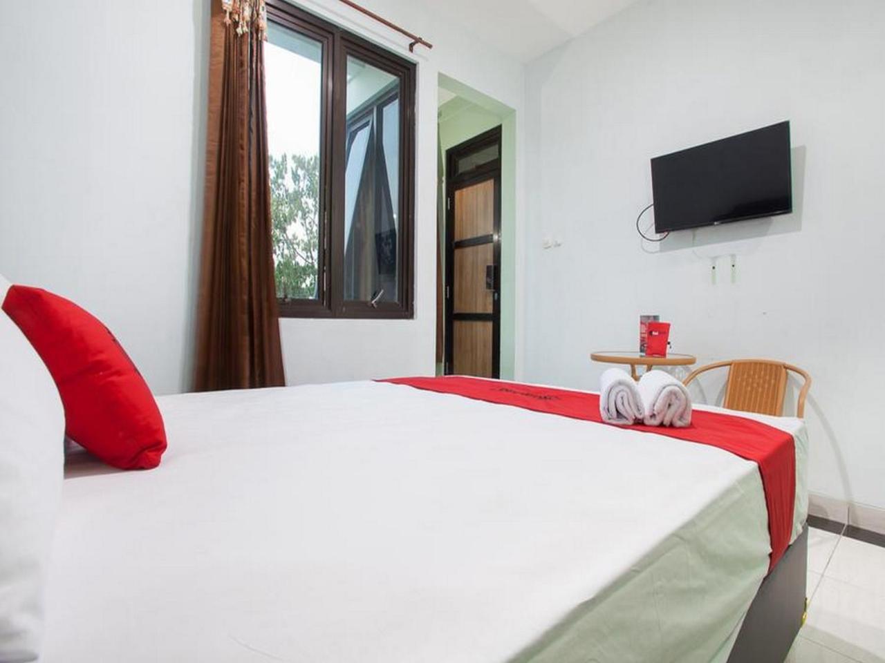 Reddoorz Syariah Near Dbl Arena 2 Hotel Surabaya Eksteriør billede