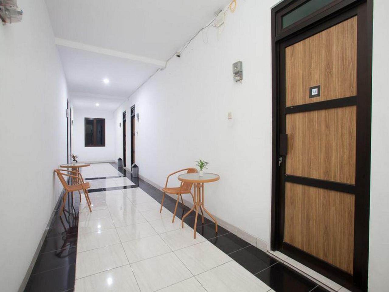 Reddoorz Syariah Near Dbl Arena 2 Hotel Surabaya Eksteriør billede
