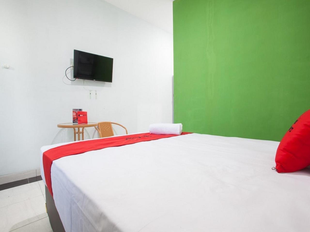 Reddoorz Syariah Near Dbl Arena 2 Hotel Surabaya Eksteriør billede