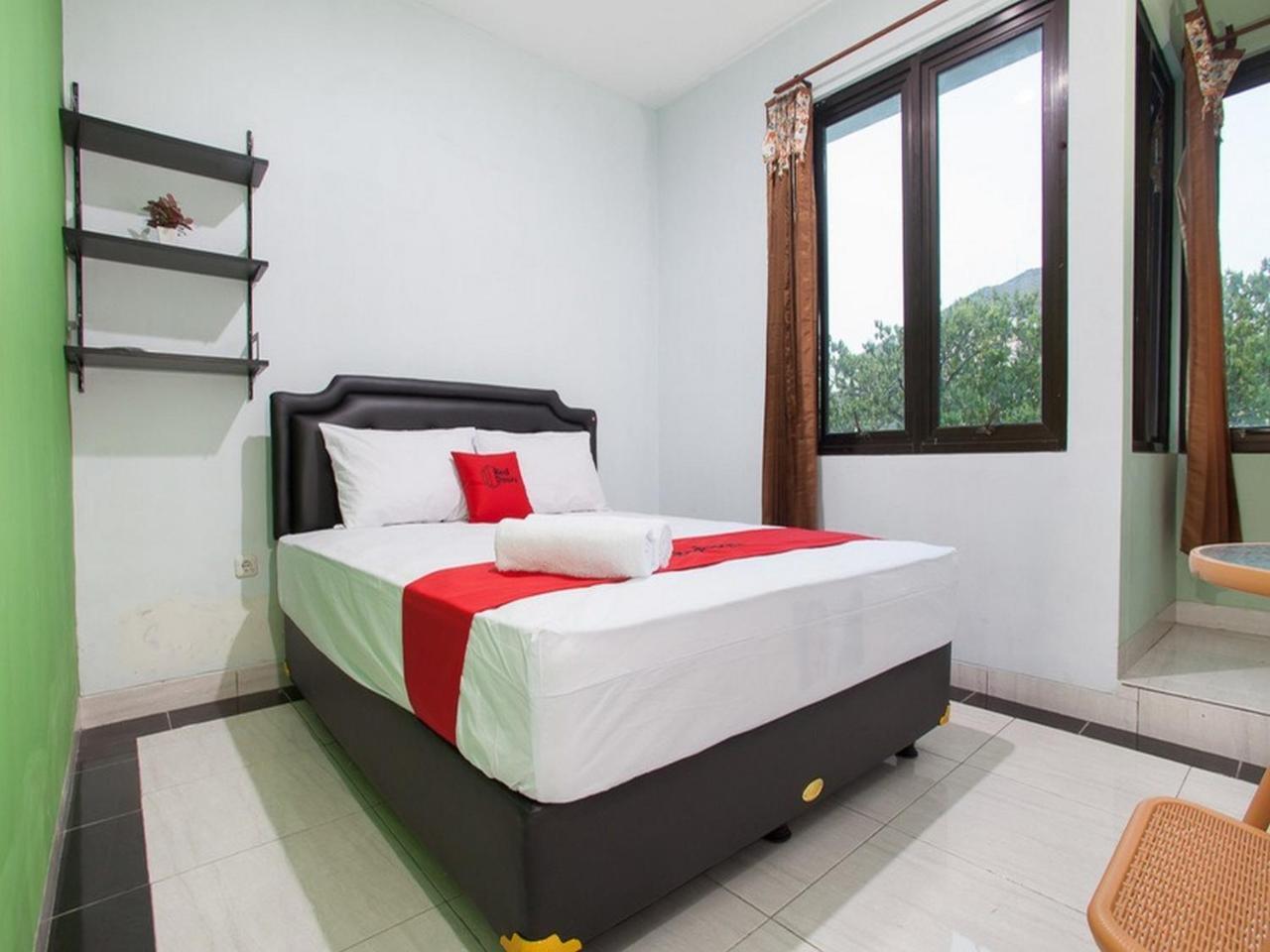 Reddoorz Syariah Near Dbl Arena 2 Hotel Surabaya Eksteriør billede