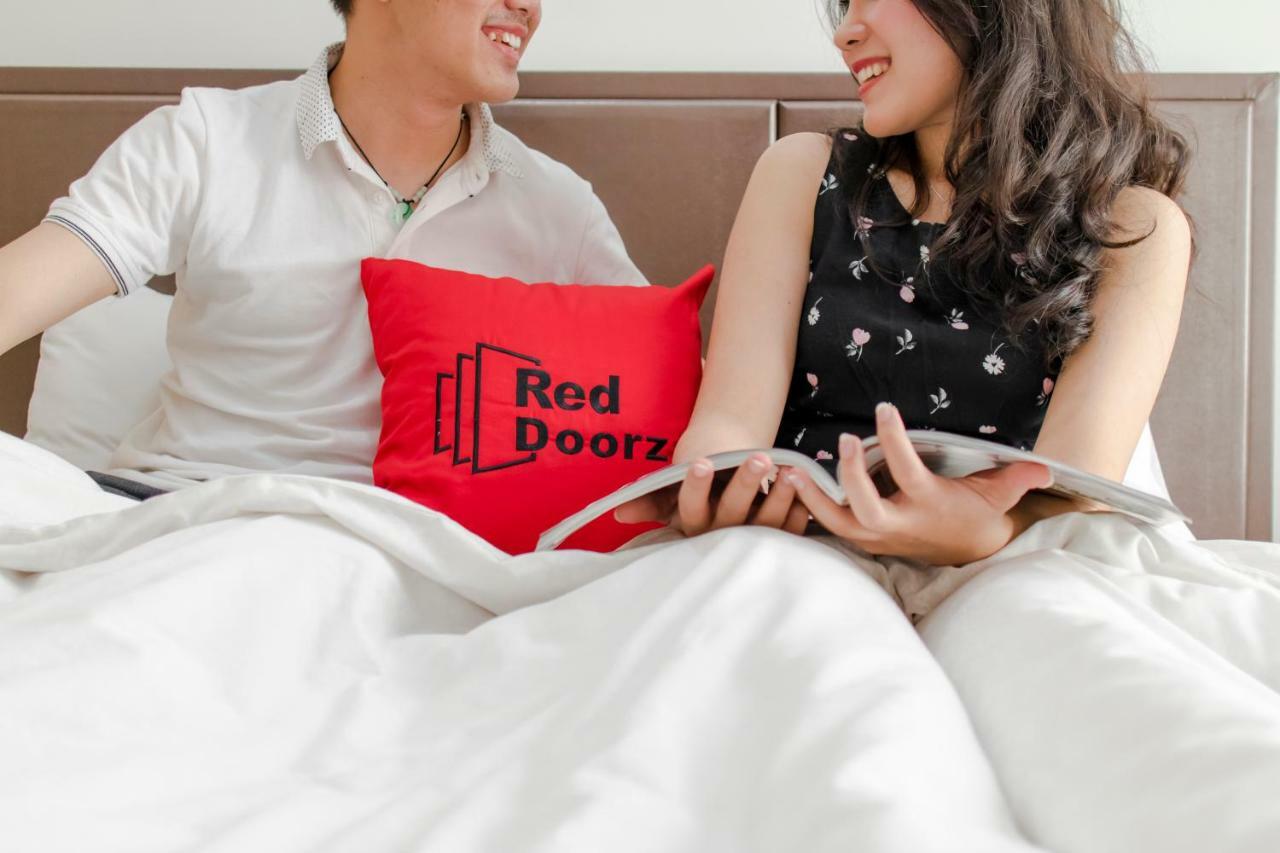 Reddoorz Syariah Near Dbl Arena 2 Hotel Surabaya Eksteriør billede