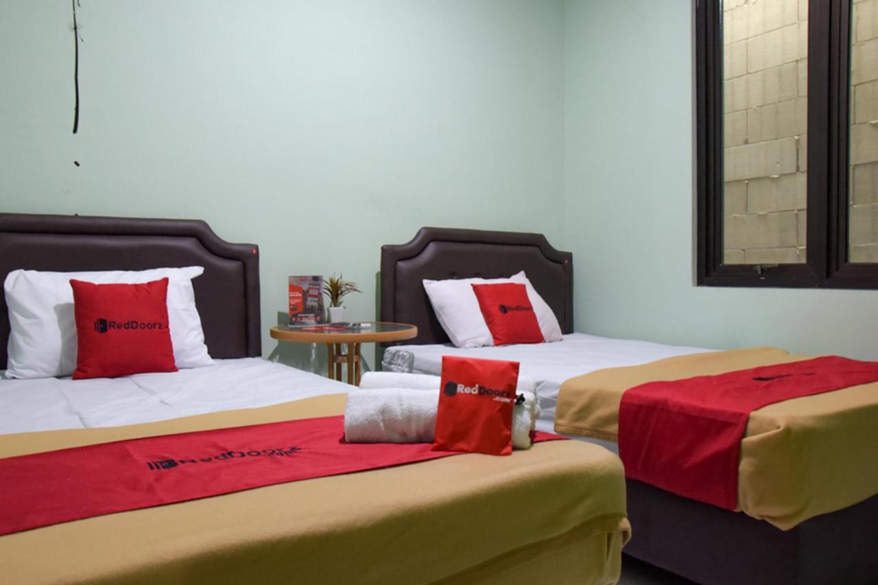 Reddoorz Syariah Near Dbl Arena 2 Hotel Surabaya Eksteriør billede