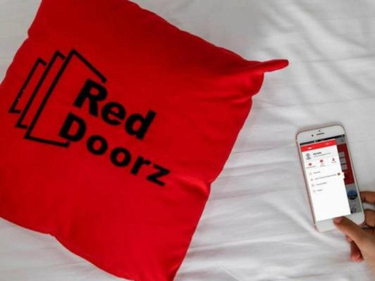 Reddoorz Syariah Near Dbl Arena 2 Hotel Surabaya Eksteriør billede